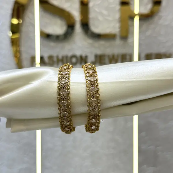 MATT BANGLES M0001