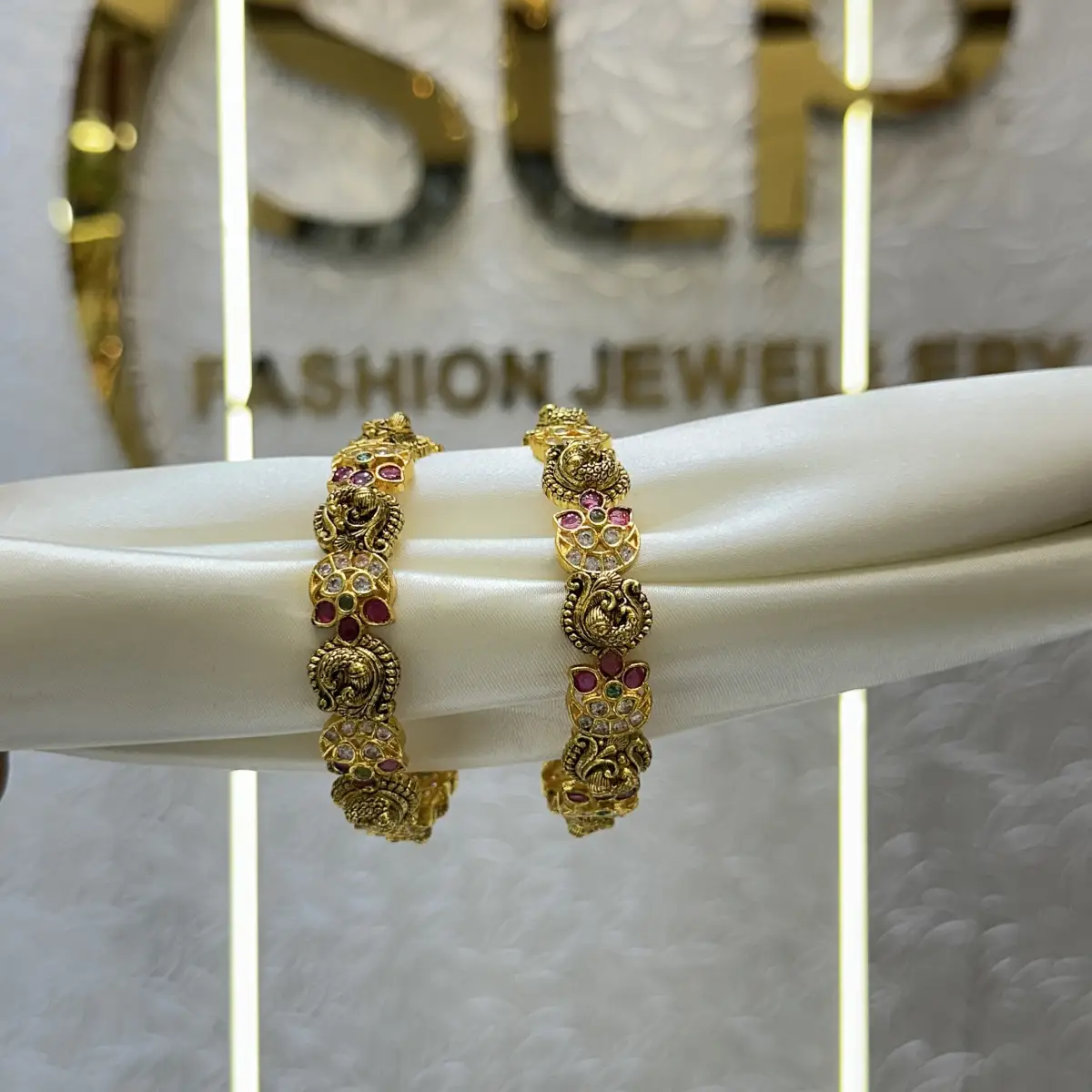MATT BANGLES M0009