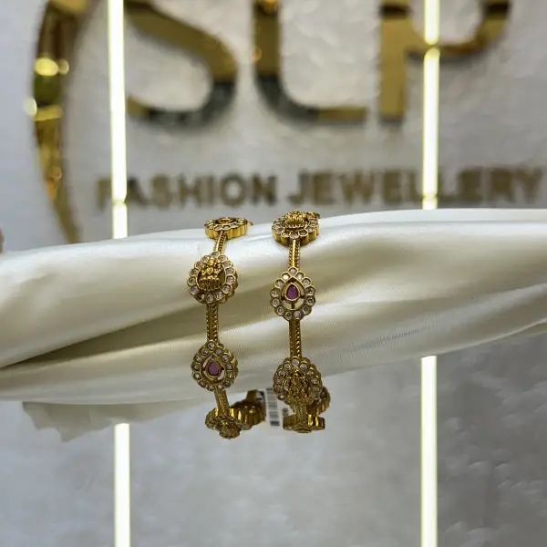 MATT BANGLES M0010