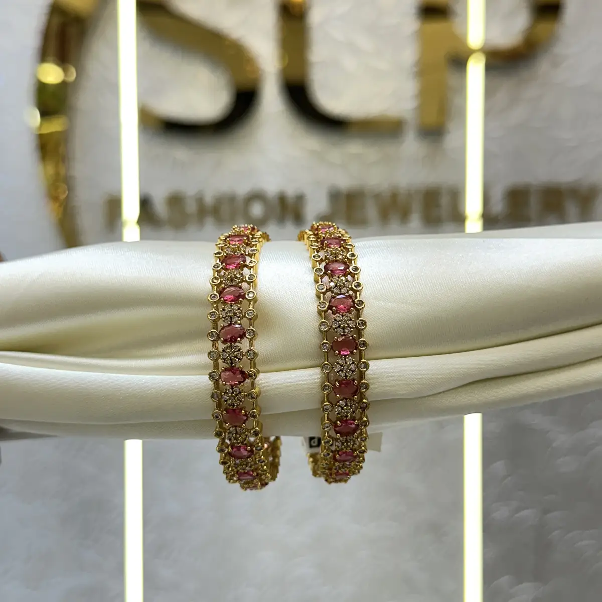 MATT BANGLES M0011