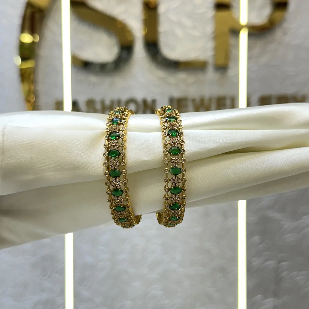 MATT BANGLES M0012