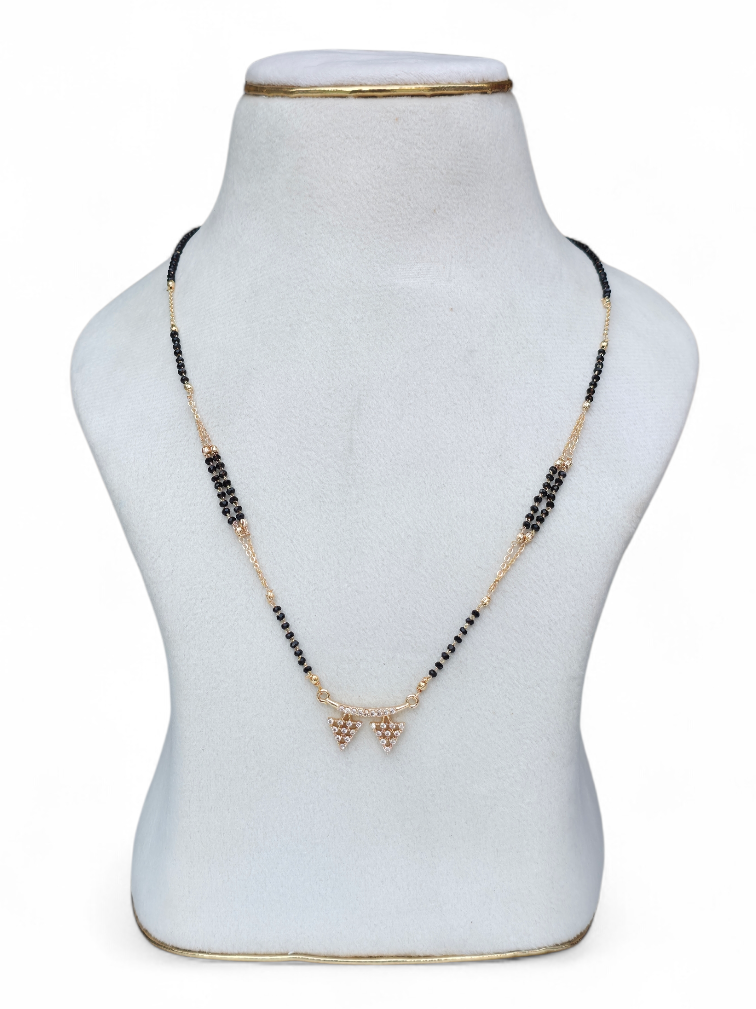 BLACK BEADS  75567