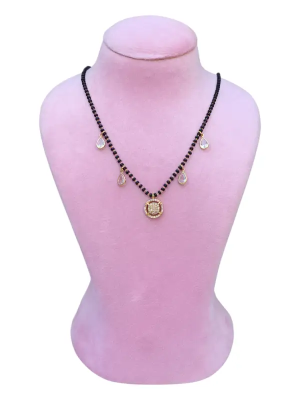 BLACK BEADS  75608